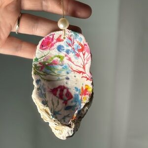 Handcrafted Colorful Decorative Oyster Shell Ornament